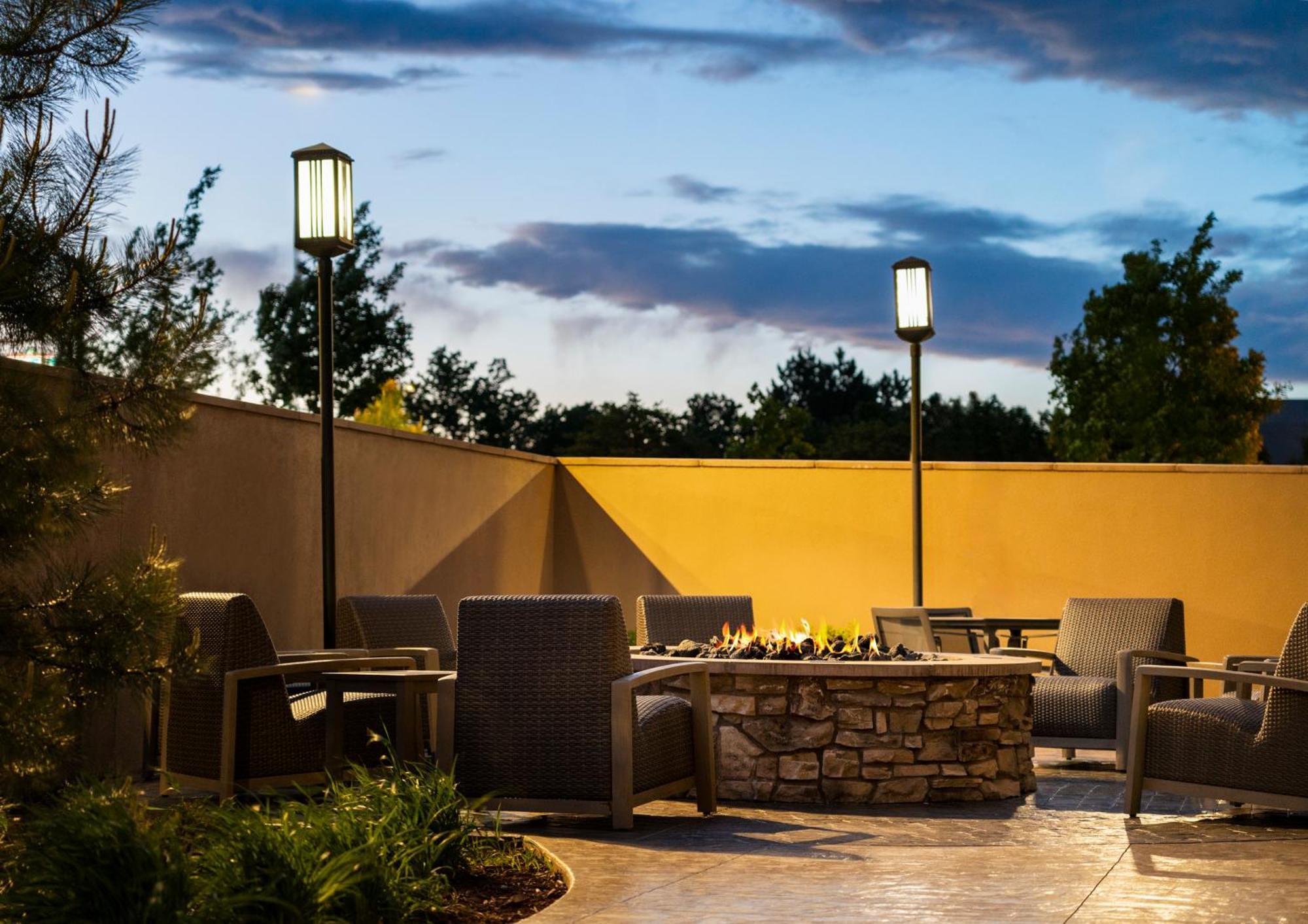 Courtyard By Marriott Denver North/Westminster Eastlake Экстерьер фото