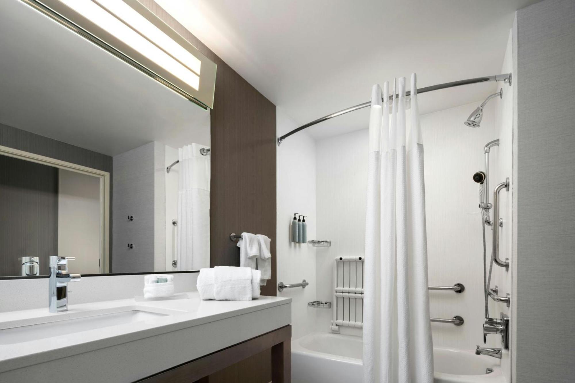 Courtyard By Marriott Denver North/Westminster Eastlake Экстерьер фото